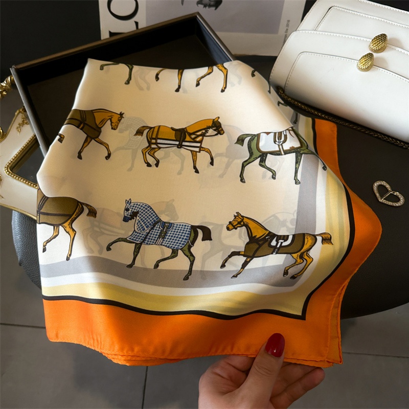 Luxury Brand 2026 Horse Print  - огляд і ціна Luxury Skincare Headband