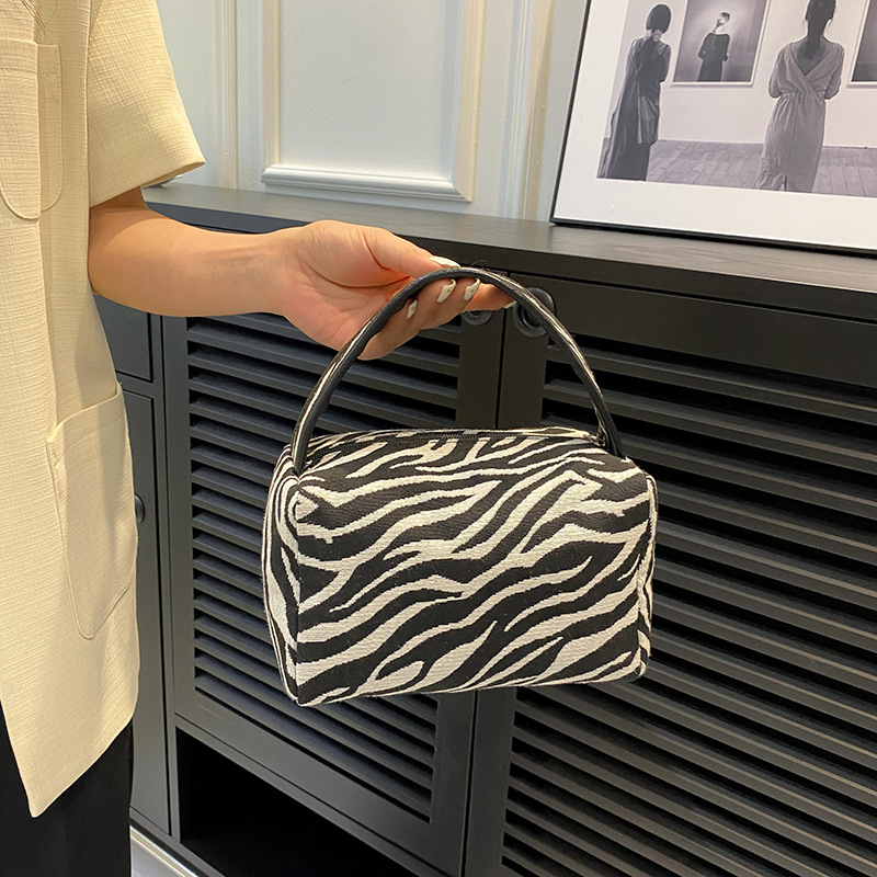 Leopard Makeup Bag Luxury  Lar - огляд і ціна Luxury Skincare Organizer